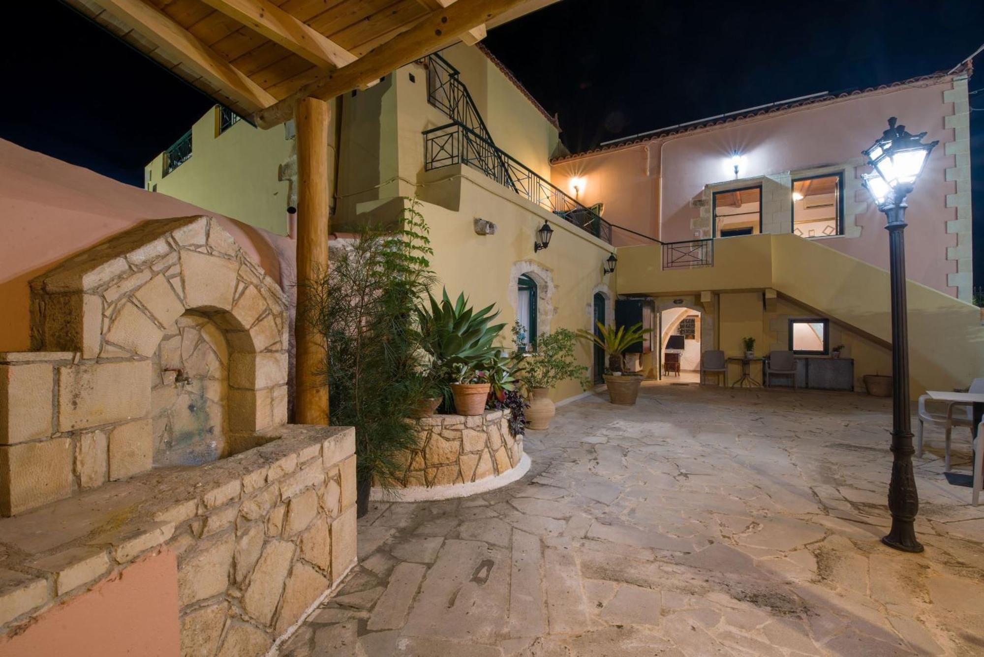 Skandalis Apartments With Pool Chorafakia エクステリア 写真