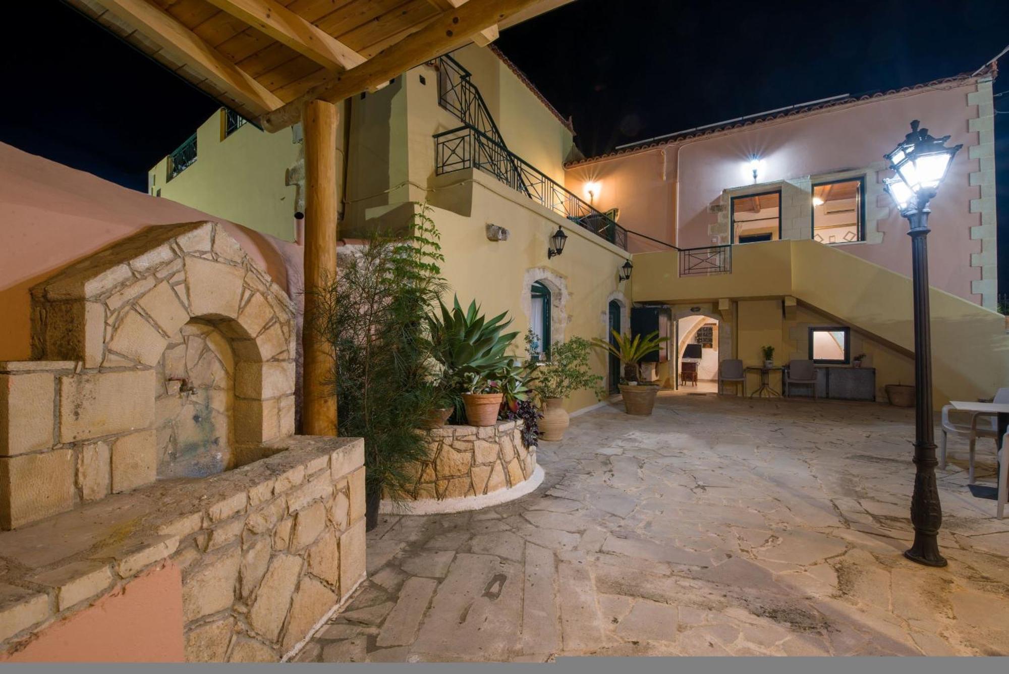 Skandalis Apartments With Pool Chorafakia エクステリア 写真
